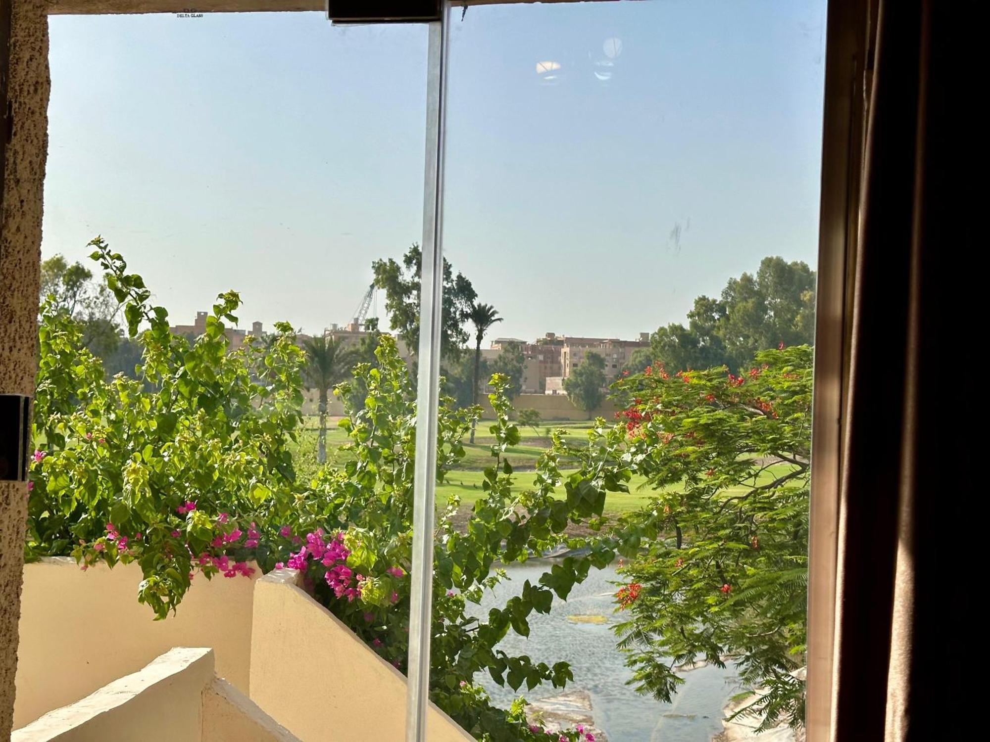 Golf Pyramids View Hotel Kafrat al Jabal Bagian luar foto