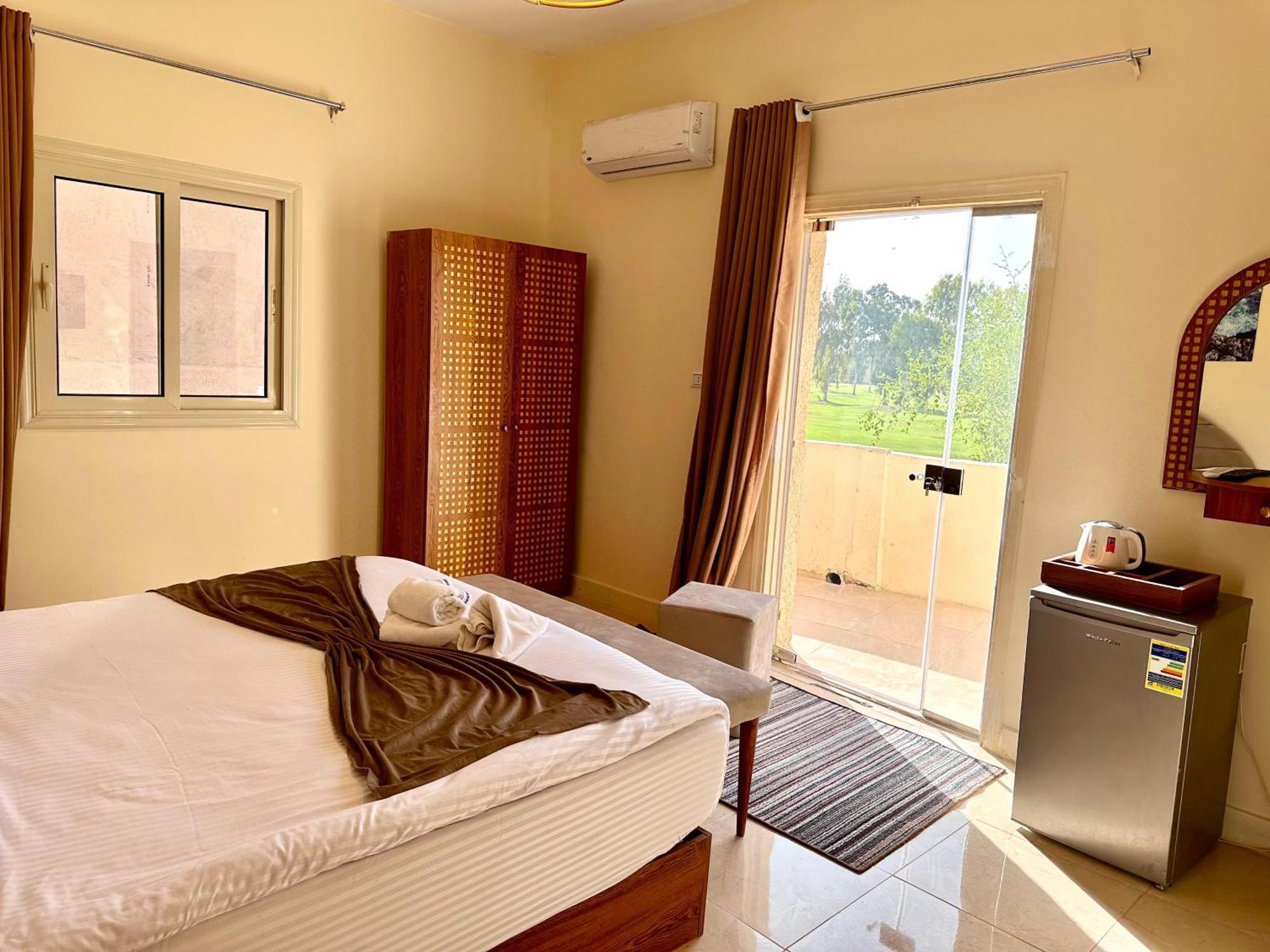 Golf Pyramids View Hotel Kafrat al Jabal Bagian luar foto