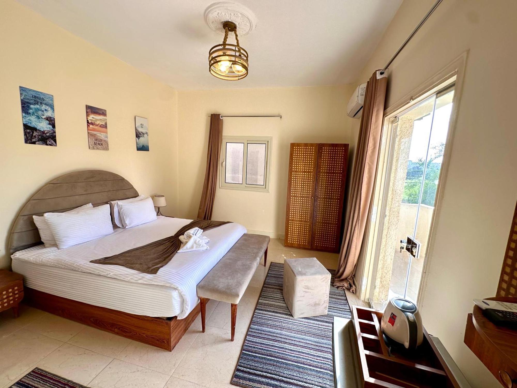 Golf Pyramids View Hotel Kafrat al Jabal Bagian luar foto