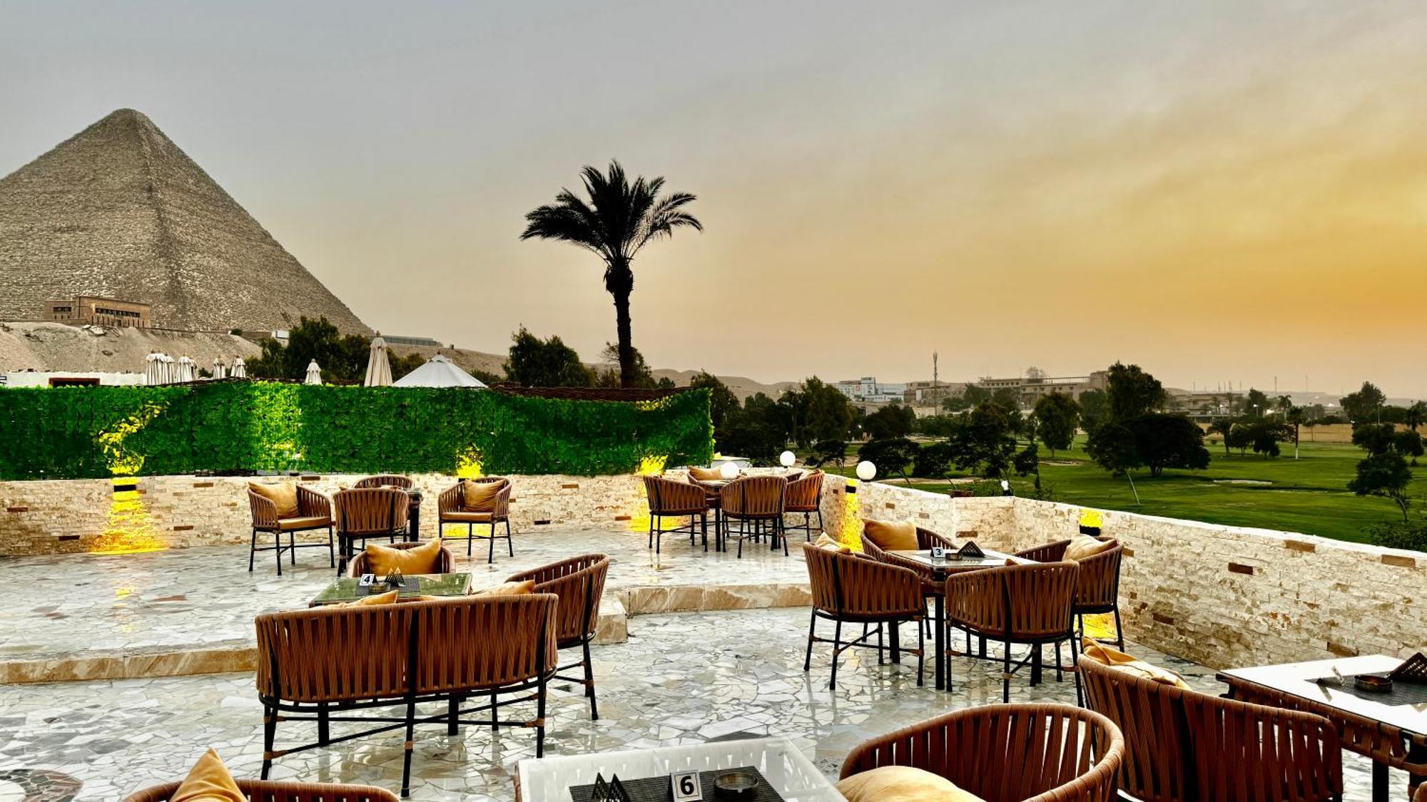Golf Pyramids View Hotel Kafrat al Jabal Bagian luar foto