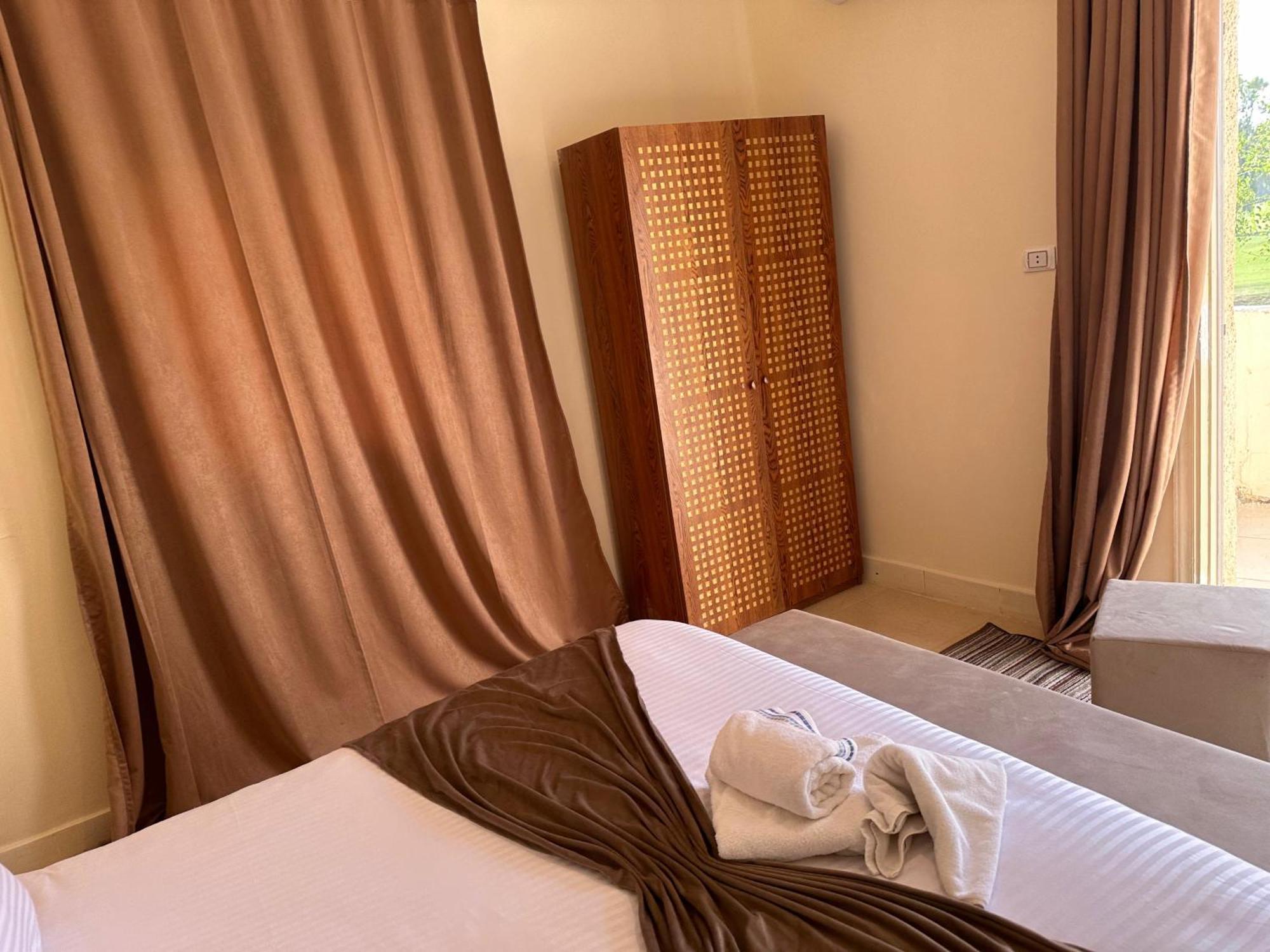 Golf Pyramids View Hotel Kafrat al Jabal Bagian luar foto