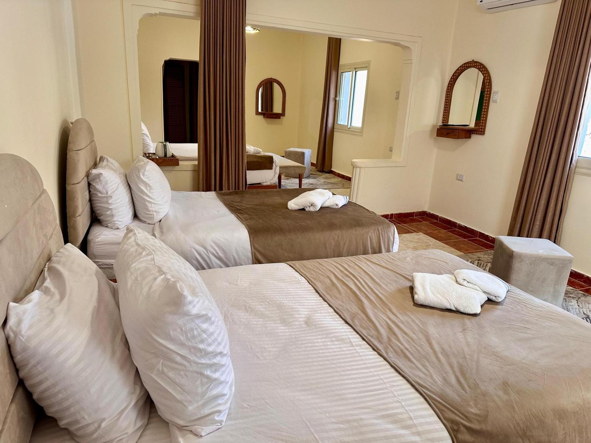 Golf Pyramids View Hotel Kafrat al Jabal Bagian luar foto