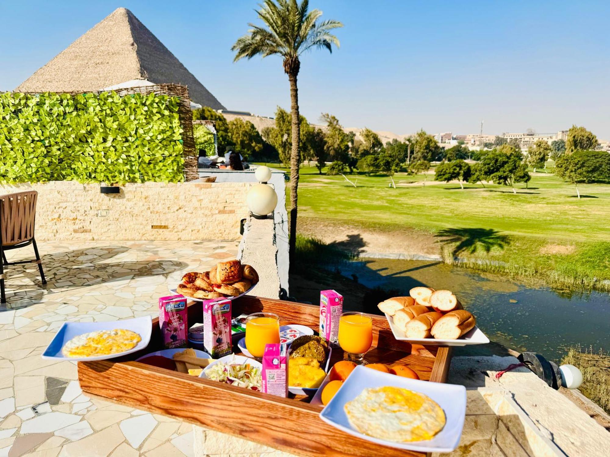 Golf Pyramids View Hotel Kafrat al Jabal Bagian luar foto