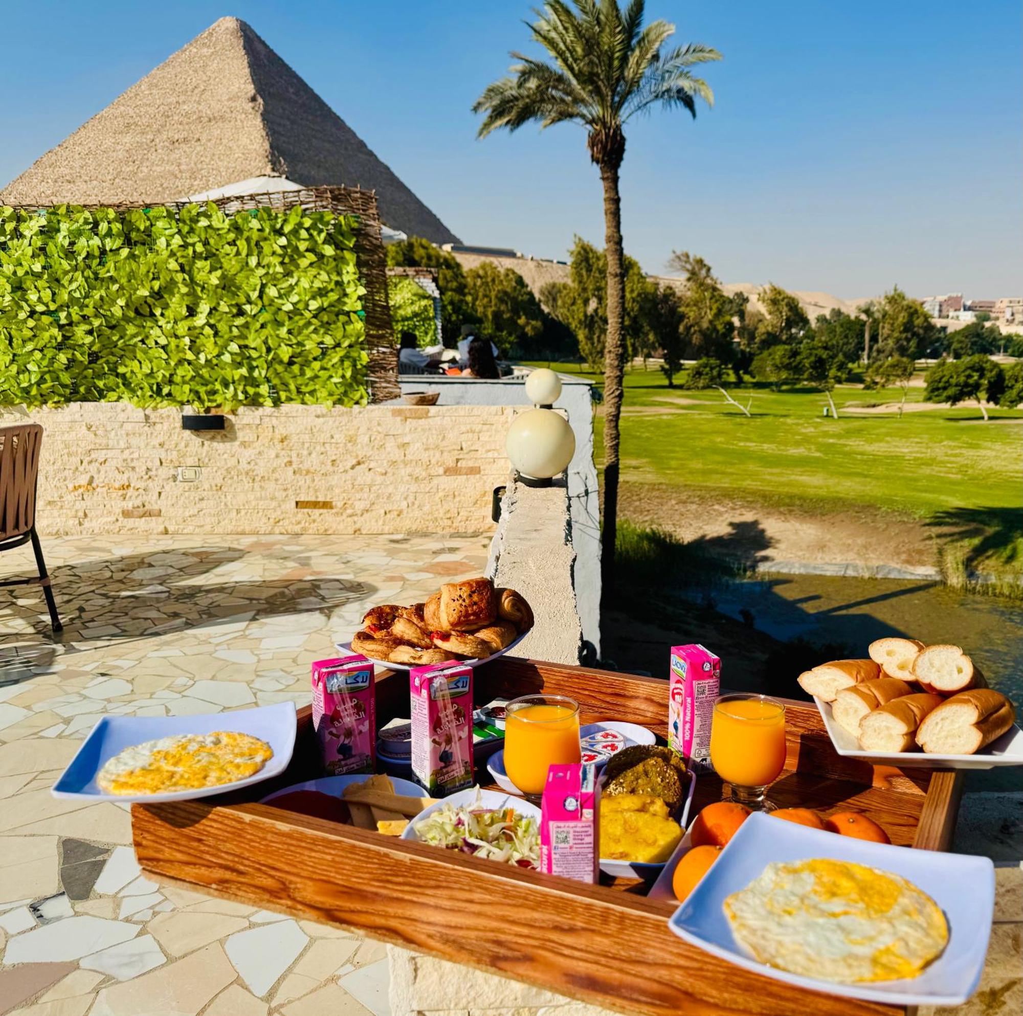 Golf Pyramids View Hotel Kafrat al Jabal Bagian luar foto